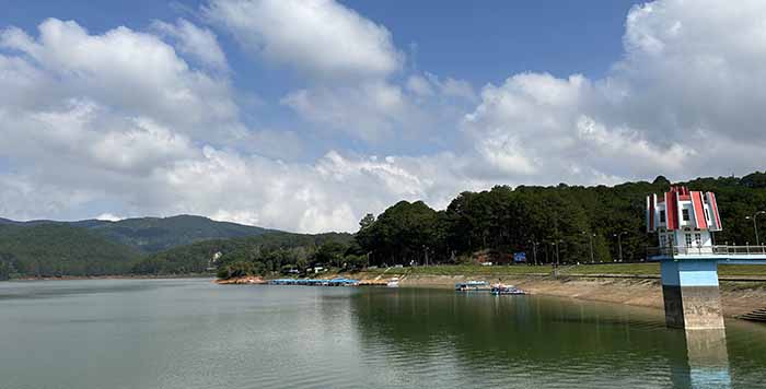 Tuyen Huong Lake